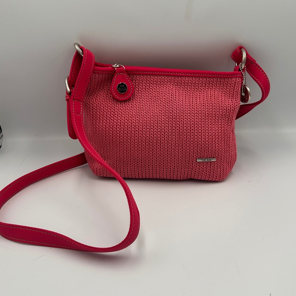 The Sak‎ Pink Crochet Crossbody Bag Small Woven Zipper Purse Silver Hardware